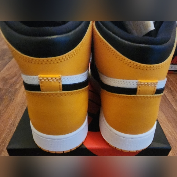 Air Jordan 1 Retro High OG "Yellow Toe /Taxis" 🚕 - Picture 6 of 12